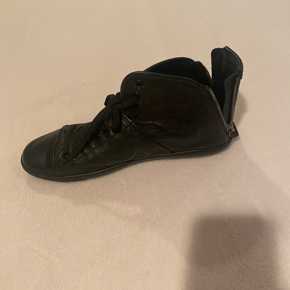 Louis Vuitton Mens Black Hi-Tops - Picture 2 of 4